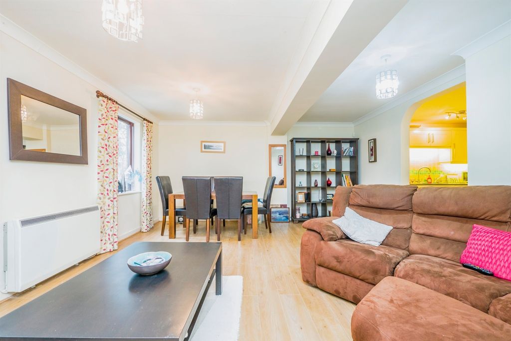 2 bed flat for saleConway Road, Cardiff CF11 photo 3