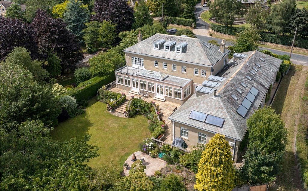 6 bed detached house for saleCrag Lane, Huby, North Yorkshire LS17