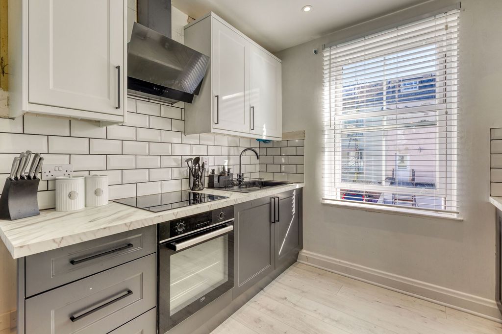 Additional image 4 of 2 bed flat for sale2B, 75 New Street, St Helier JE2