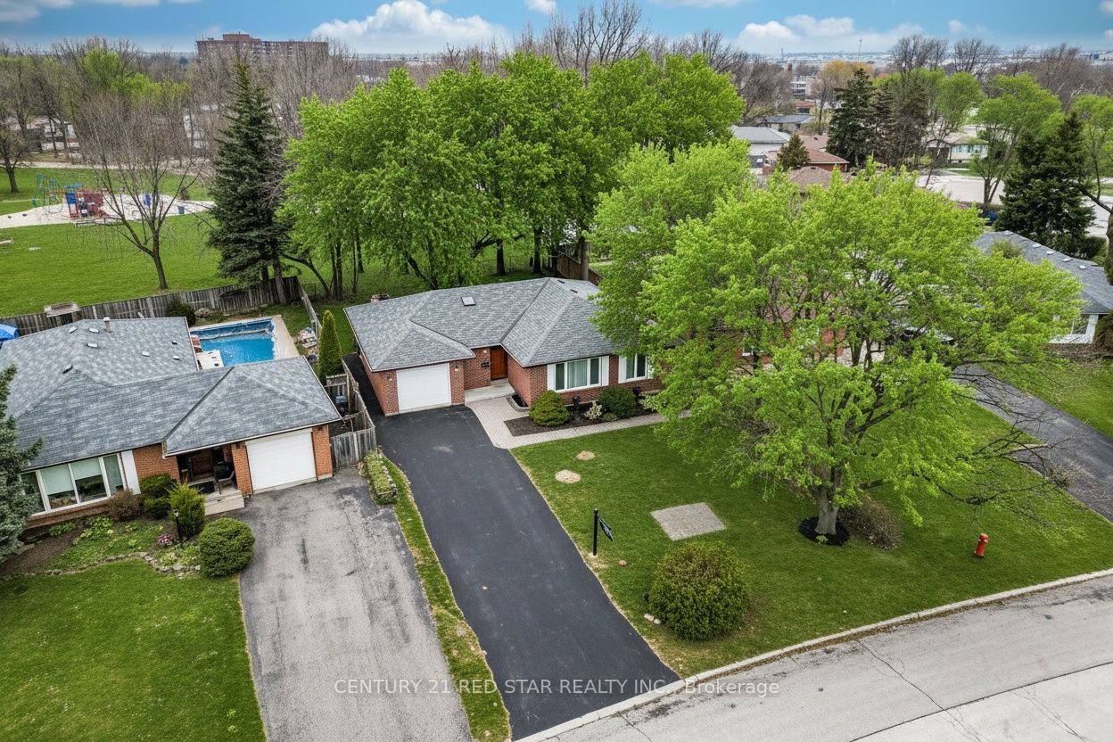 25 Devonshire Drive, Brampton, ON, L6T 3G5