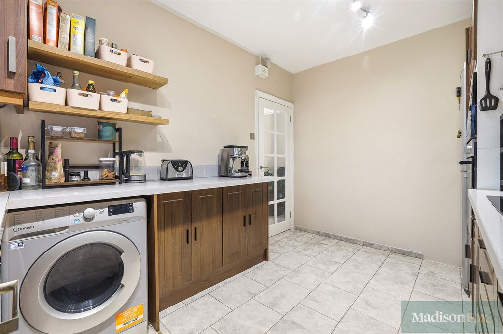 Additional image 8 of 2 bed maisonette for saleBuckhurst Way, Buckhurst Hill IG9