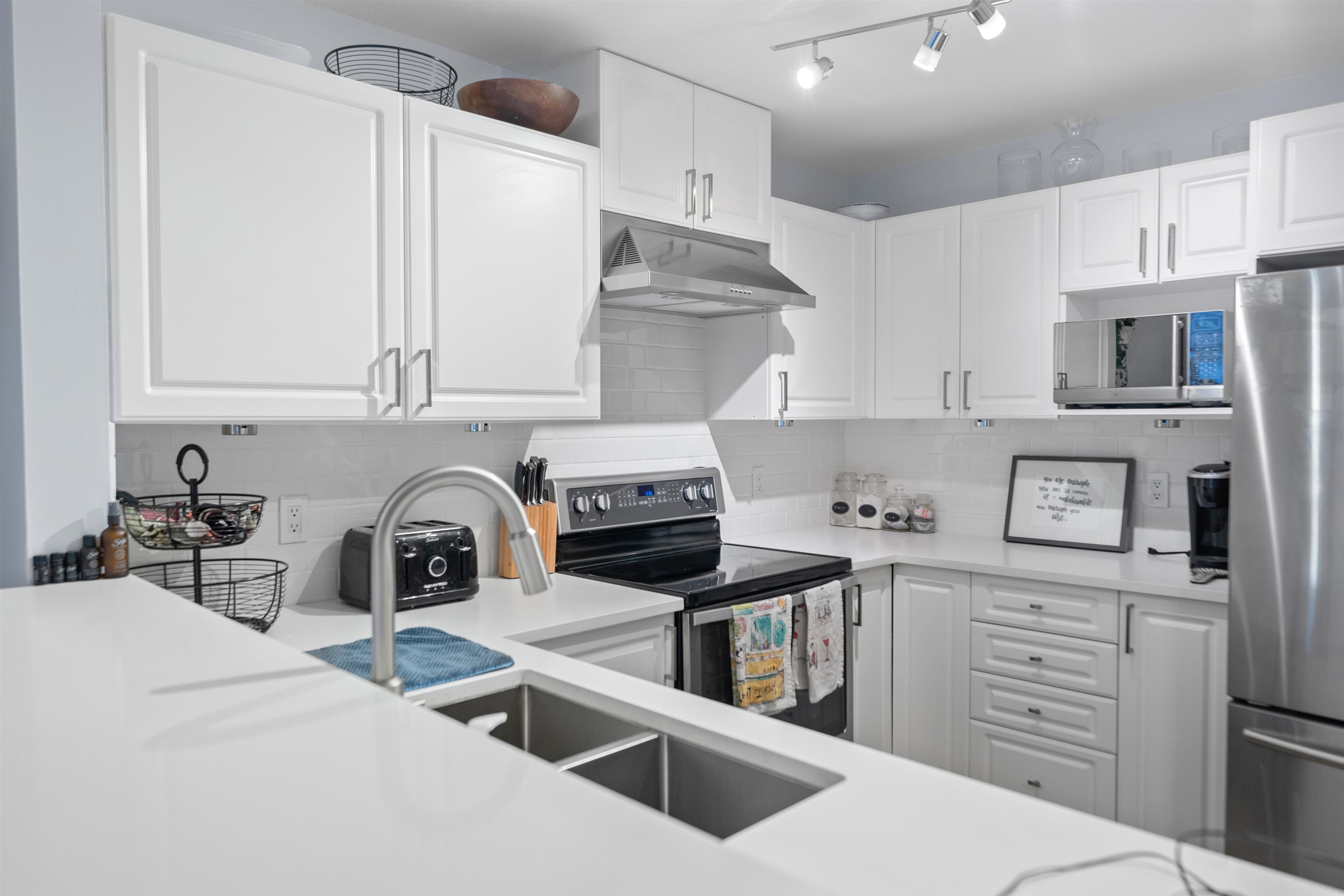 Additional image 2 of 304-137 17th Street W, North Vancouver, BC, V7M 1V5