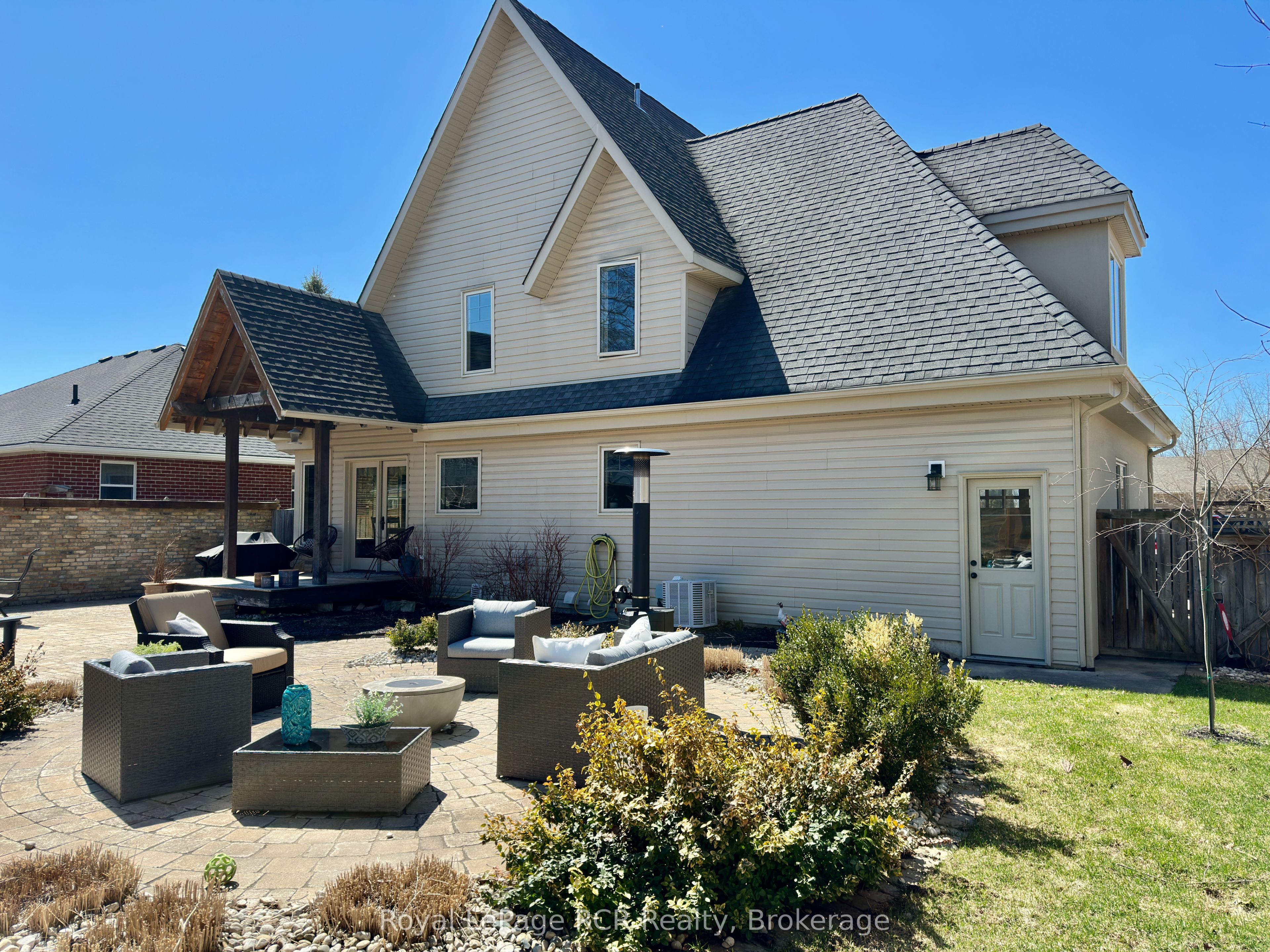 Additional image 3 of 241 4th Street Crescent, Hanover, ON, N4N 3S9
