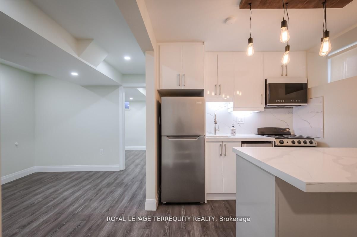 5-135 Jane Street, Toronto, ON, M6S 3Y7