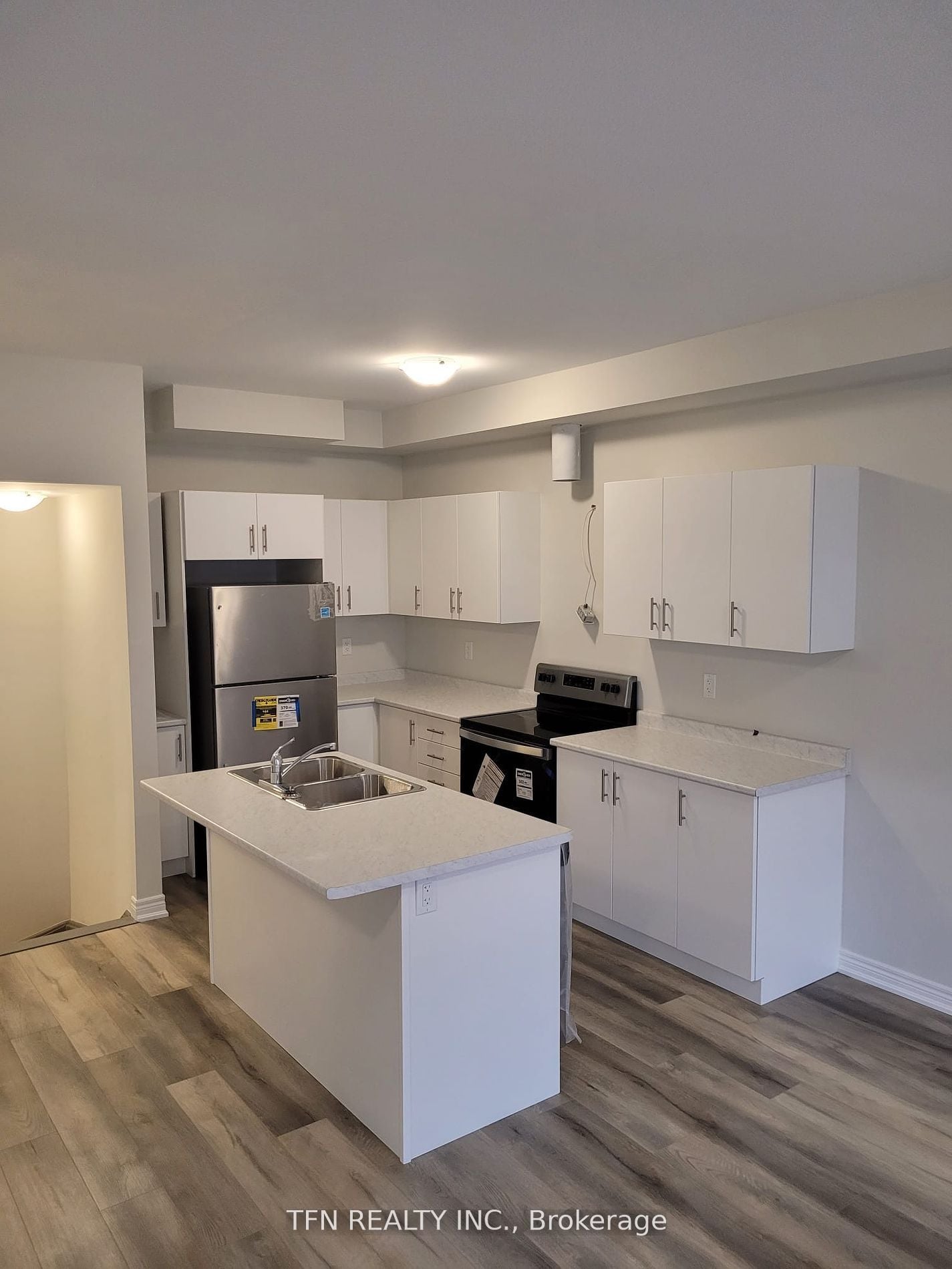 Additional image 2 of 33-40 Zinfandel Drive, Hamilton, ON, L8K 0L1