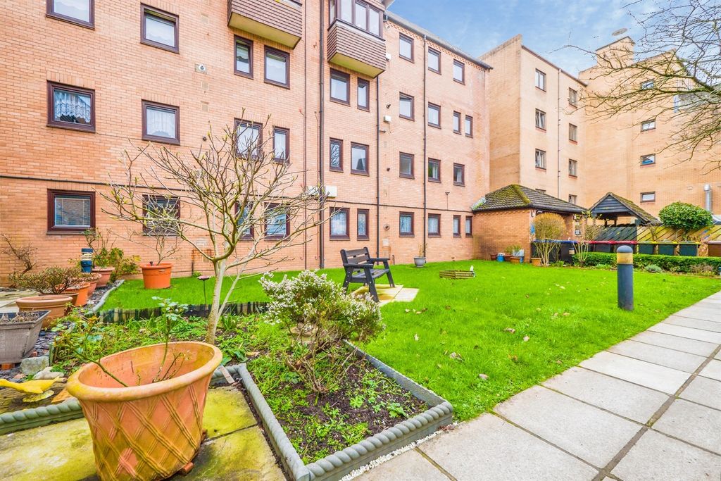 2 bed flat for saleWordsworth Avenue, Roath, Cardiff CF24