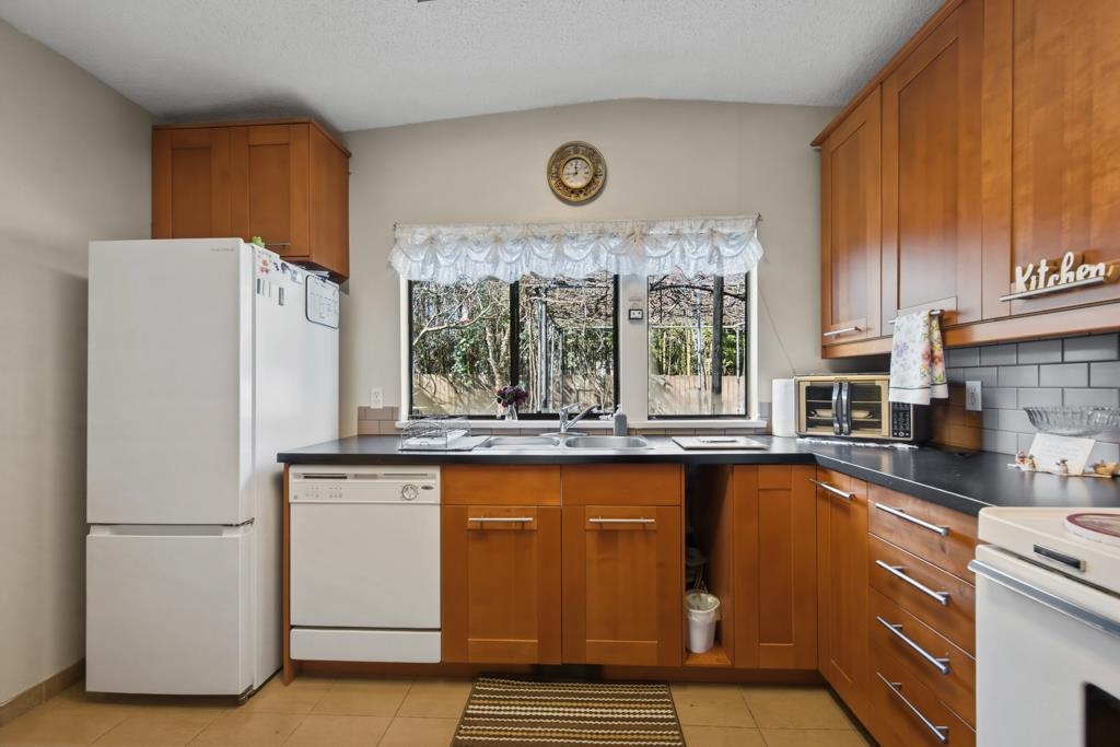Additional image 4 of 12337 98 Avenue, Surrey, BC, V3V 2K2