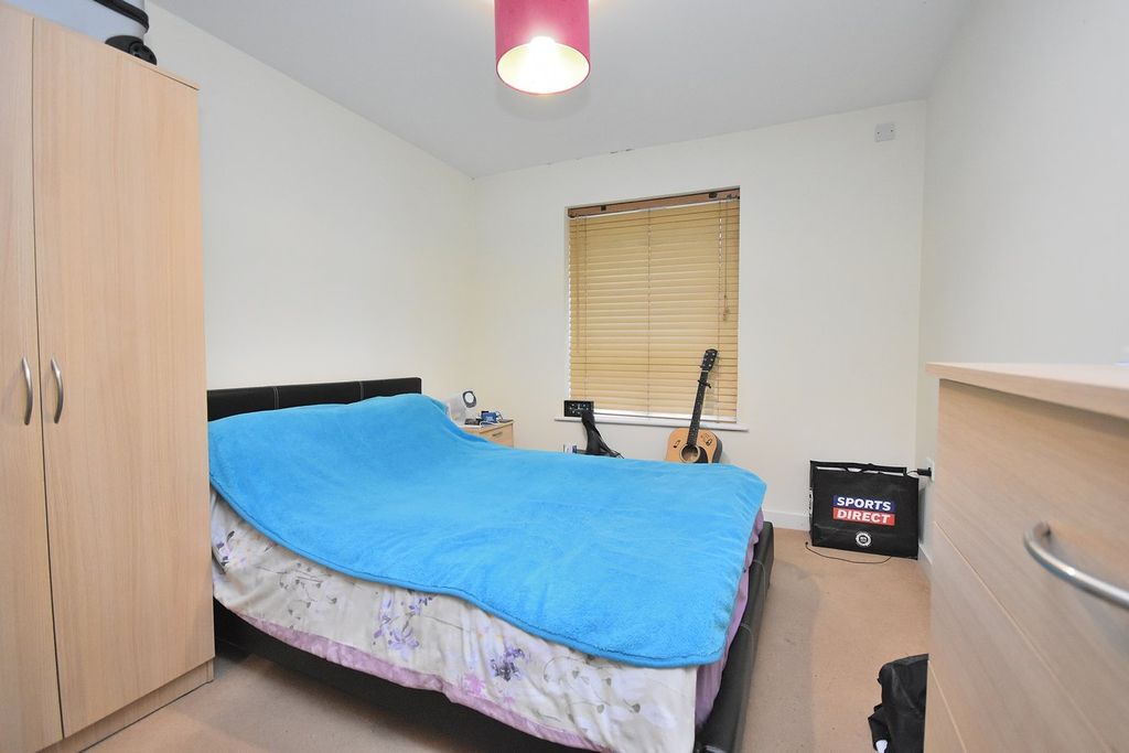 2 bed flat for saleStimpson Avenue, Northampton NN1 photo 4