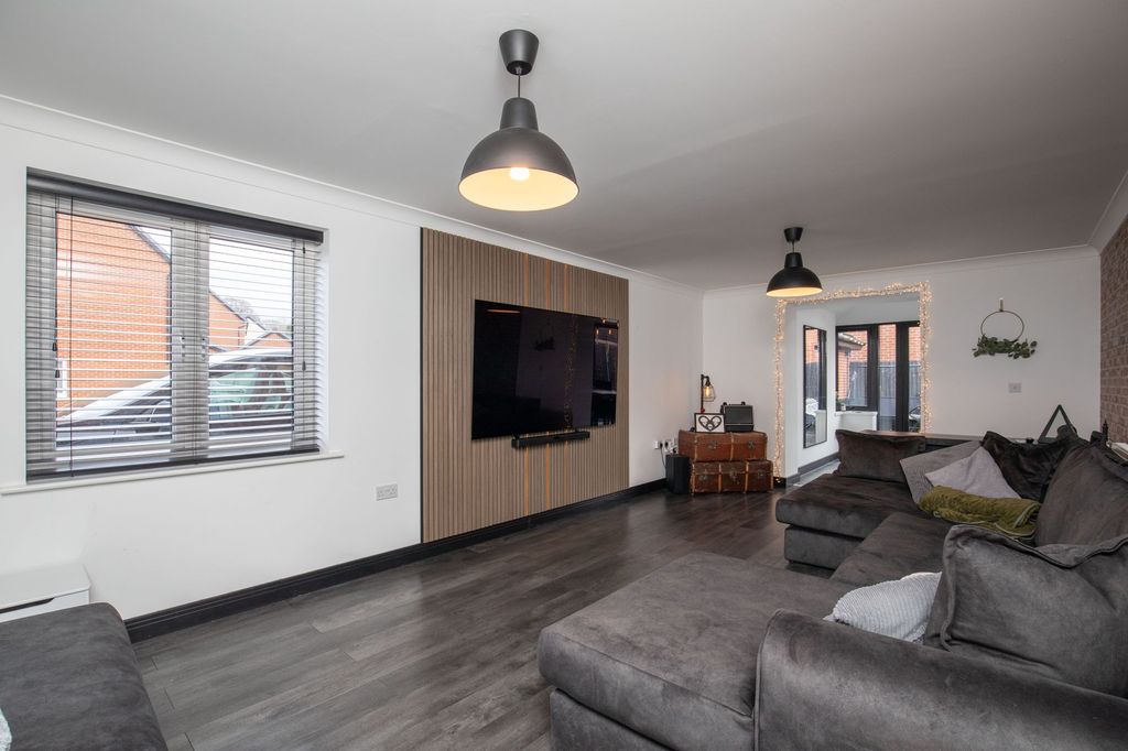 Additional image 4 of 5 bed detached house for saleFoil Close, Rogerstone, Newport NP10