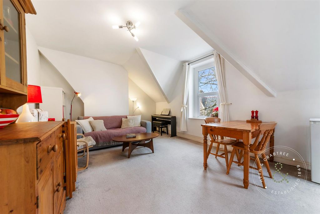 2 bed flat for salePrinces Street, Roath, Cardiff CF24 photo 5