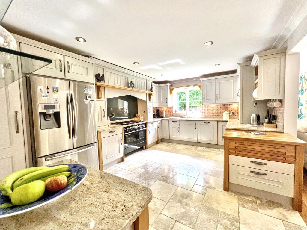 Additional image 8 of 4 bed detached house for saleOutstanding Family Home 8 Walnut Grove, Crick, Caldicot, Monmouthshire NP26