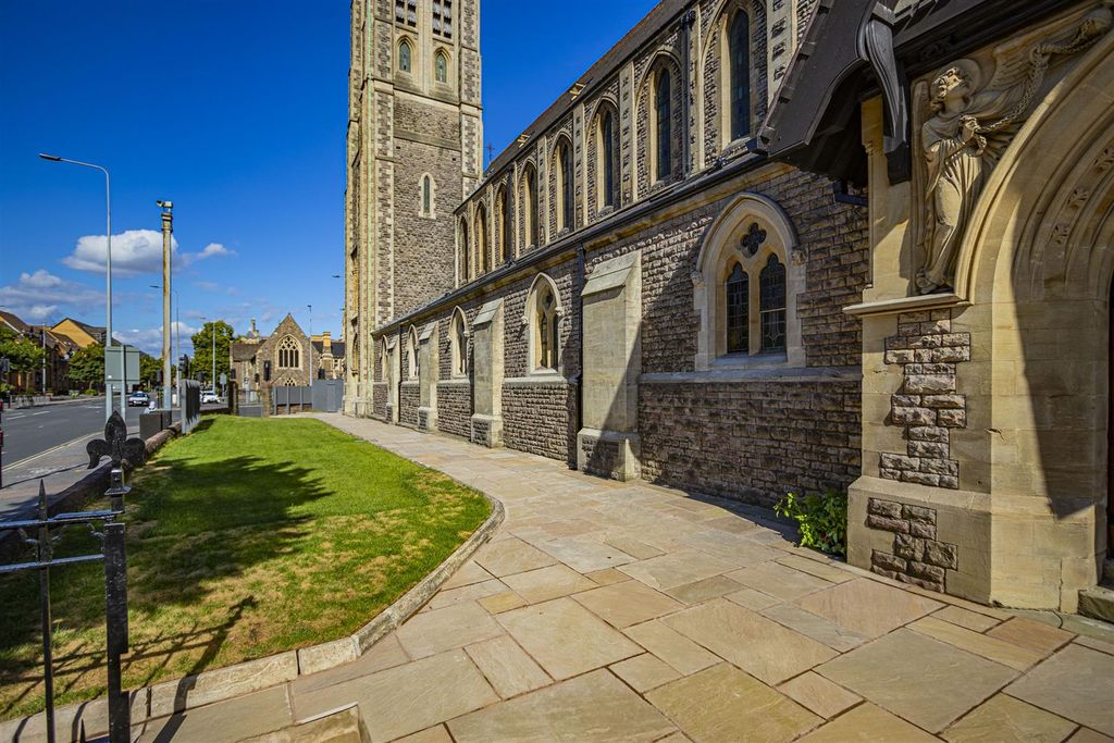 2 bed flat for saleSt James Church, Glossop Road, City Centre, Cardiff CF24