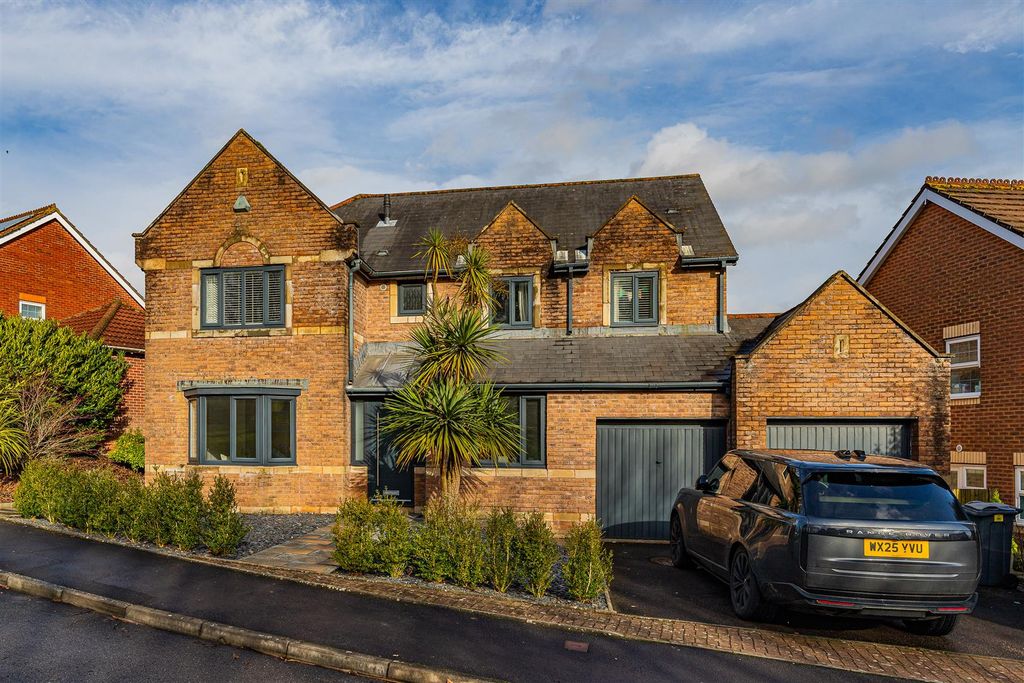 4 bed detached house for saleLlwyn Y Grant Road, Penylan, Cardiff CF23