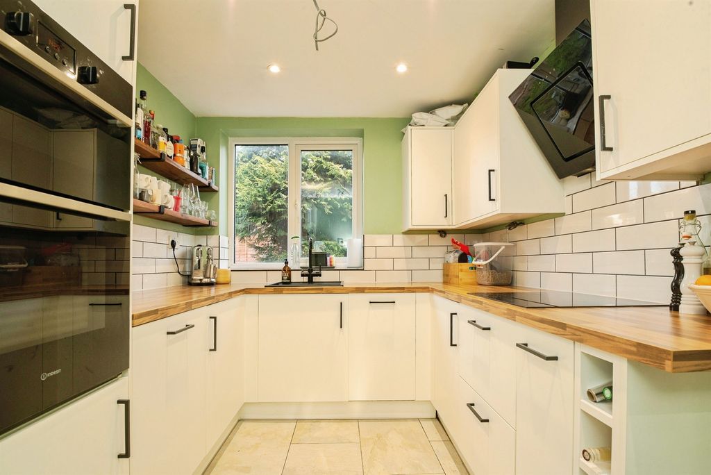 2 bed flat for saleManitoba Close, Lakeside, Cardiff CF23 photo 4