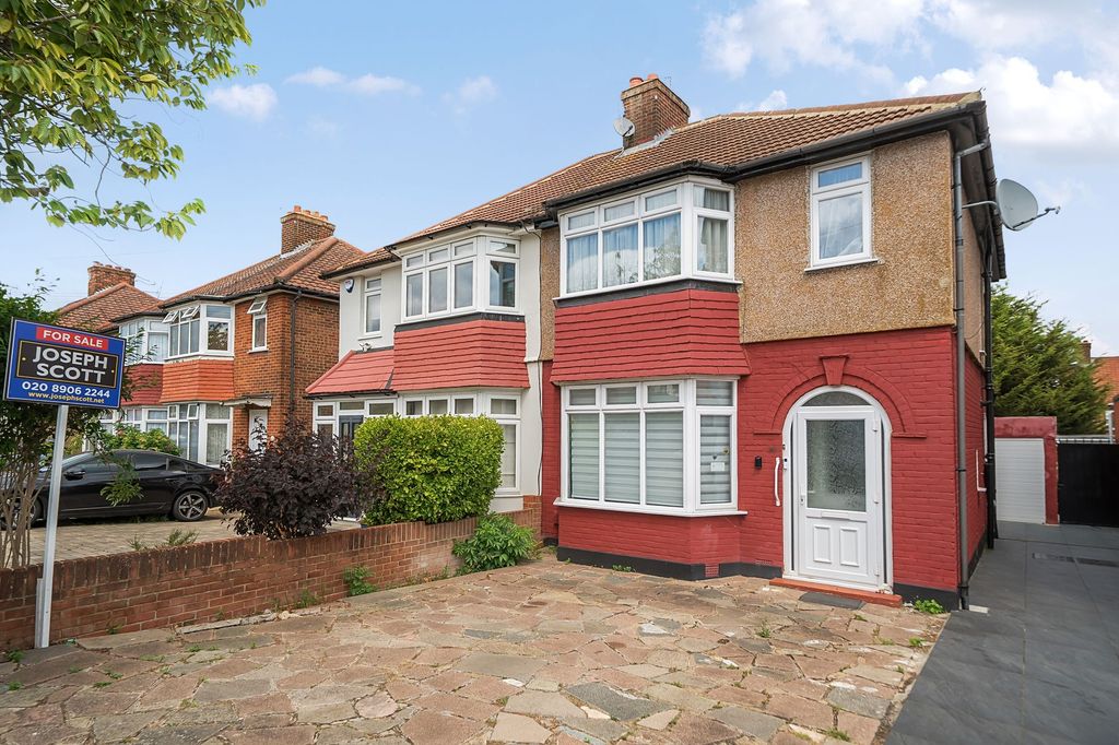 3 bed semi-detached house for saleManor Way, London NW9