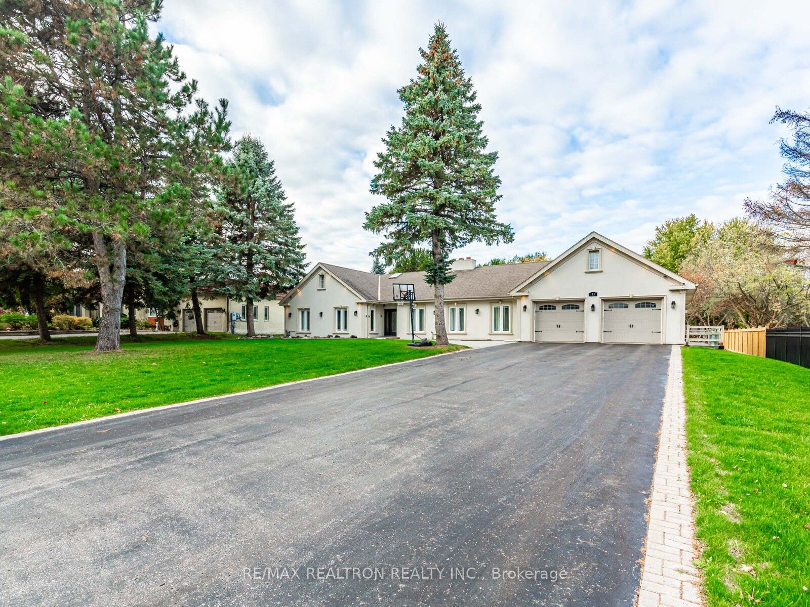 33 Carolwood Crescent, Markham, ON, L3S 4T2