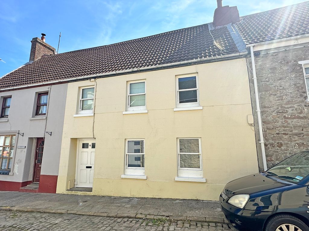 3 bed town house for saleLittle Street, Alderney GY9