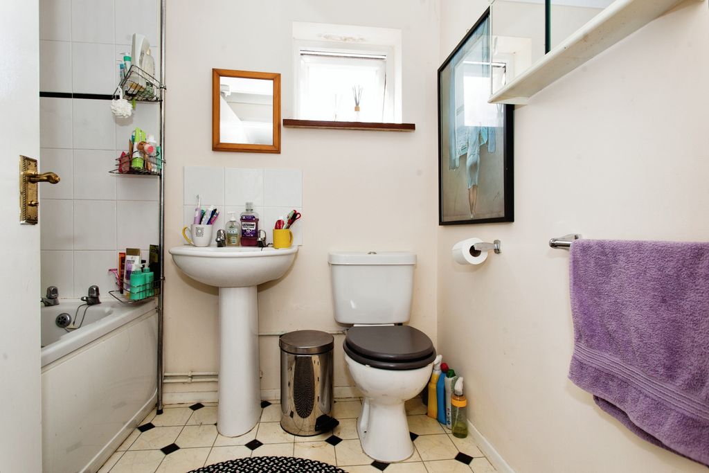 Additional image 13 of 2 bed flat for saleHigh Street, Chesterton, Cambridge, Cambridgeshire CB4