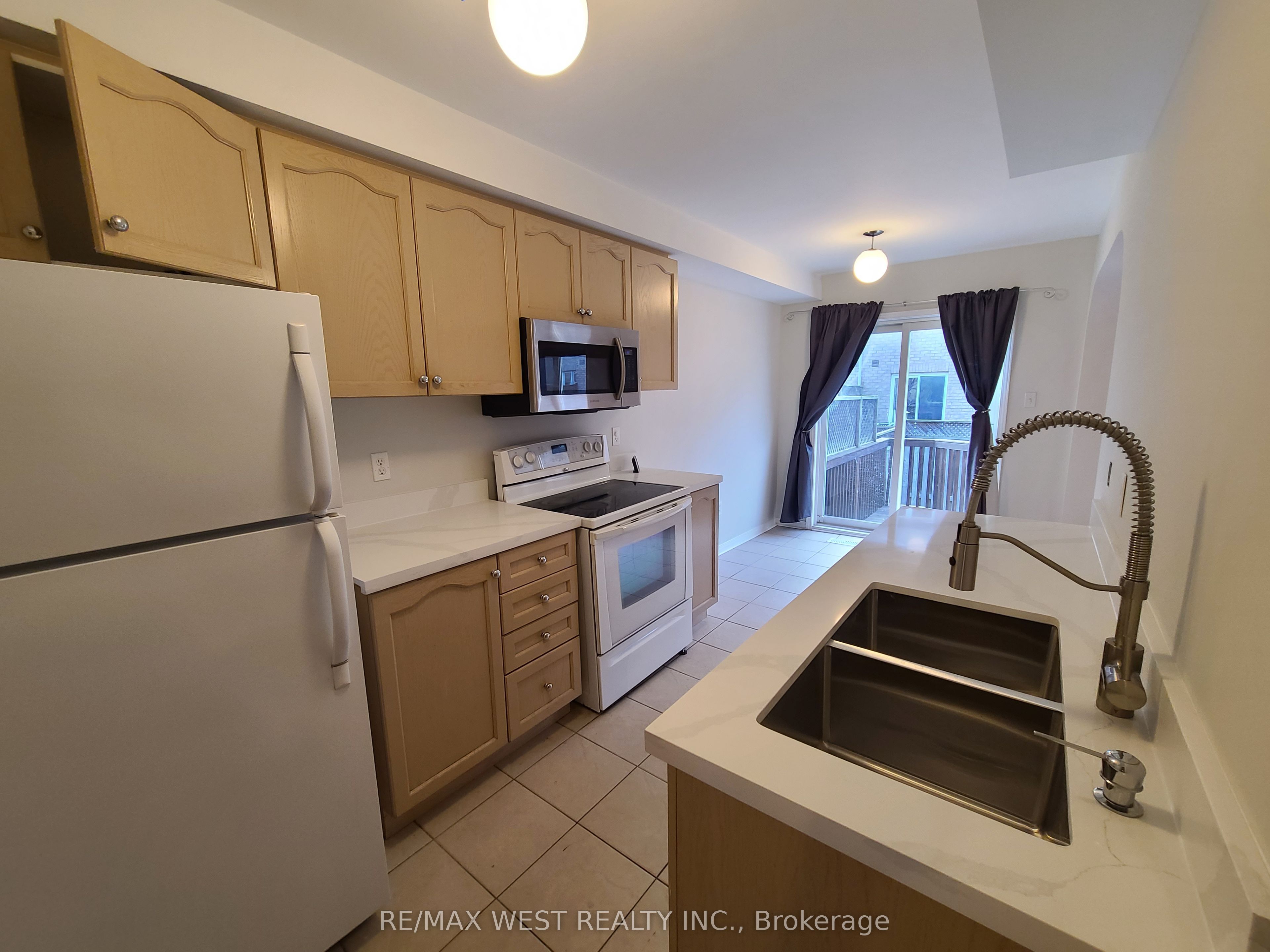 Additional image 5 of 228 Coleridge Drive, Newmarket, ON, L3X 2T6