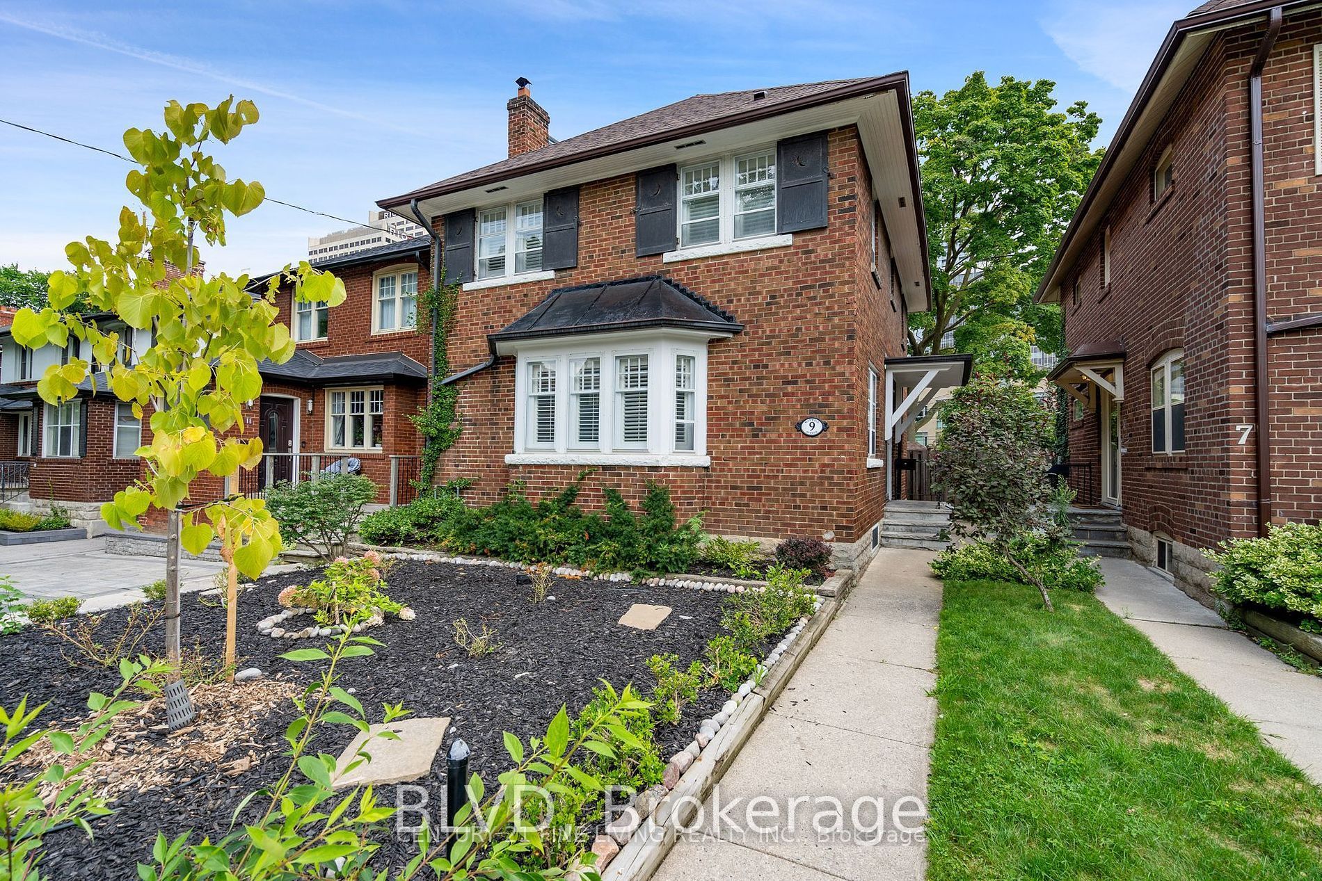 9 Maxwell Avenue, Toronto, ON, M5P 2B4