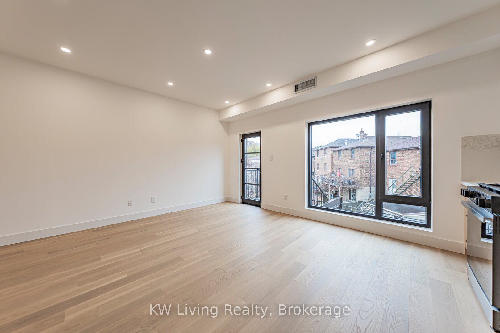 Additional image 6 of 14 Holmesdale Road, Toronto, ON, M6E 1Y1
