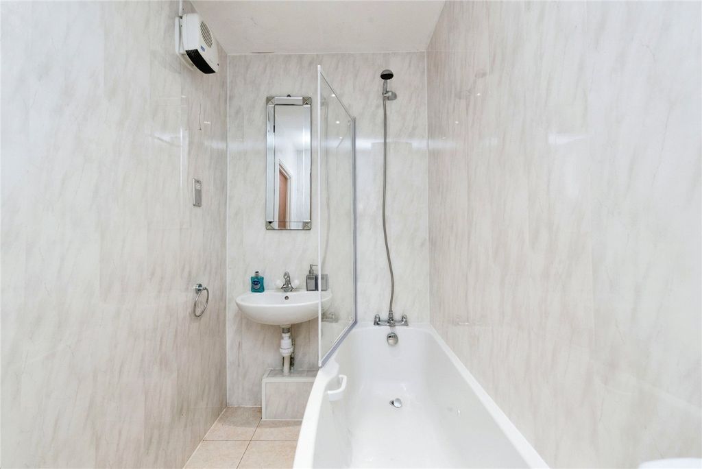 Additional image 14 of 2 bed flat for saleOcean Buildings, Bute Crescent, Cardiff CF10