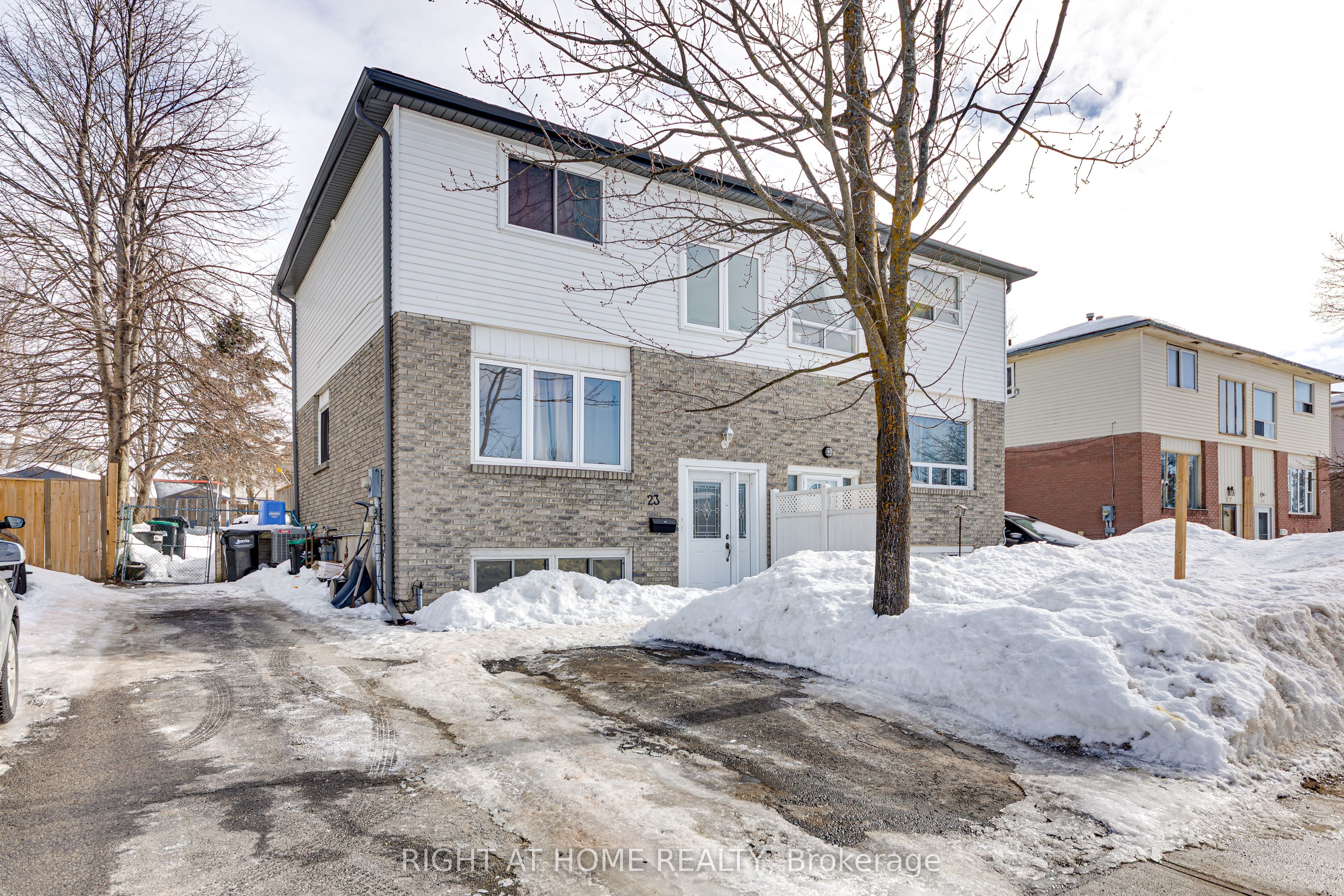 23 Carlton Road, Barrie, ON, L4M 5K8