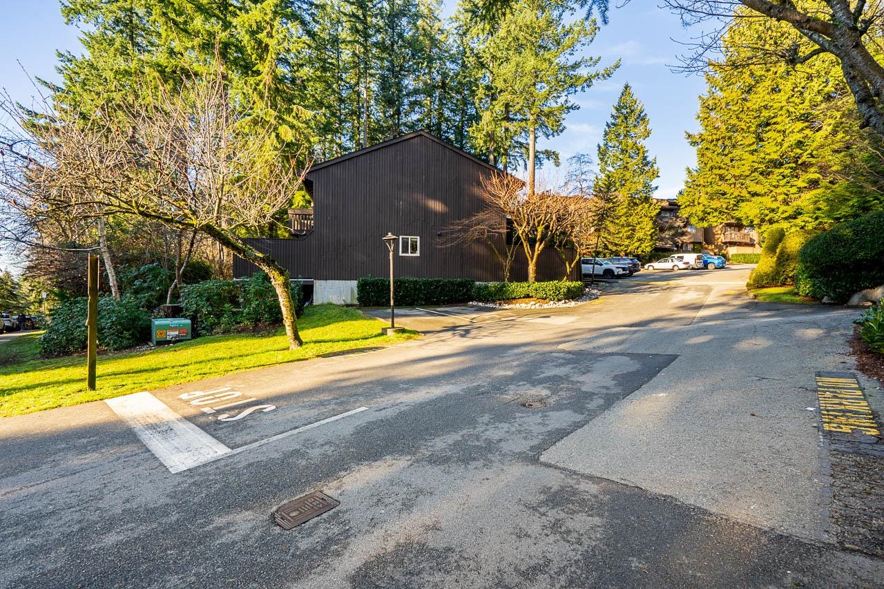 2076 Purcell Way, North Vancouver, BC, V7J 3K3 photo 3