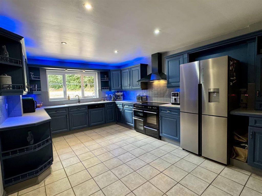4 bed detached house for saleCoombe Lea, Catbrook, Chepstow NP16 photo 2