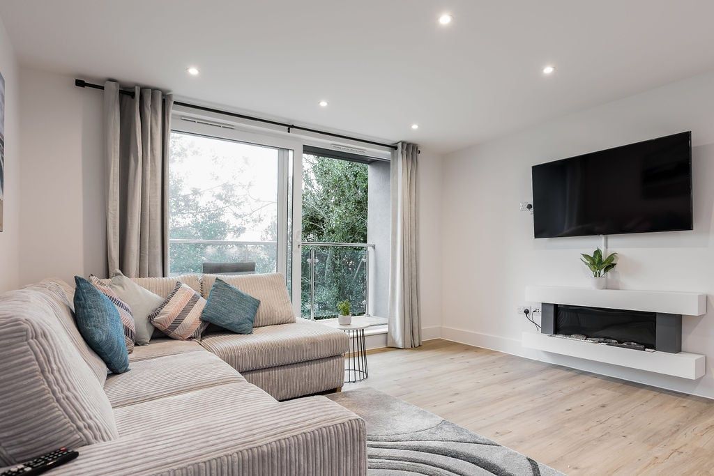2 bed flat for saleWootton Mount, Bournemouth BH1 photo 3