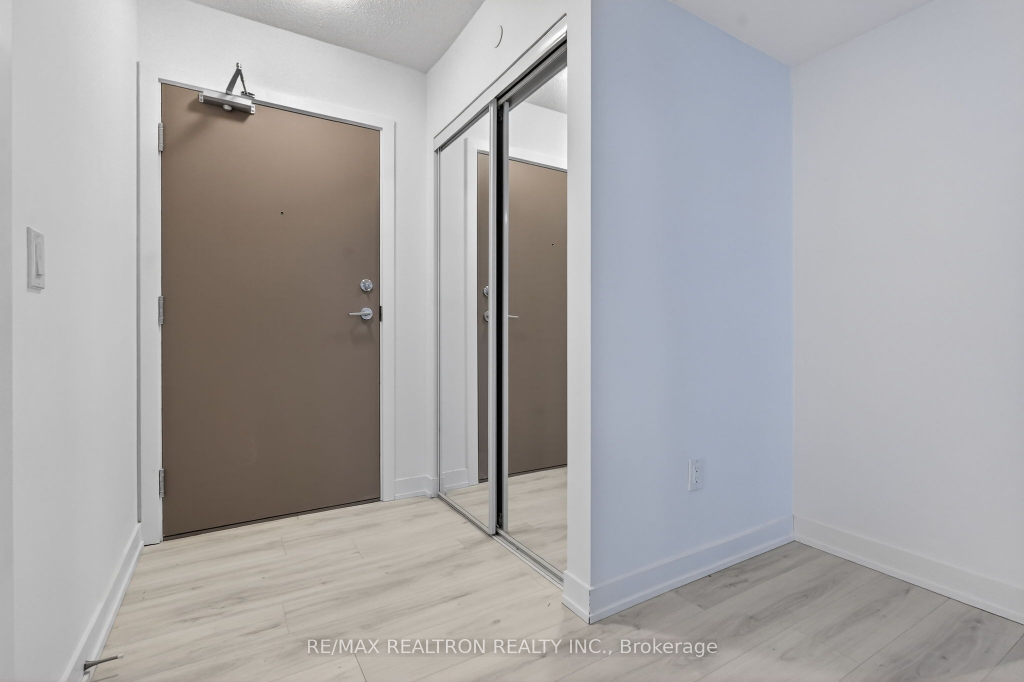 Additional image 4 of 301-1010 Sandy Beach Road, Pickering, ON, L1W 3V9