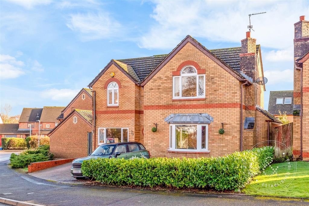 4 bed detached house for saleGlenmount Way, Thornhill, Cardiff CF14
