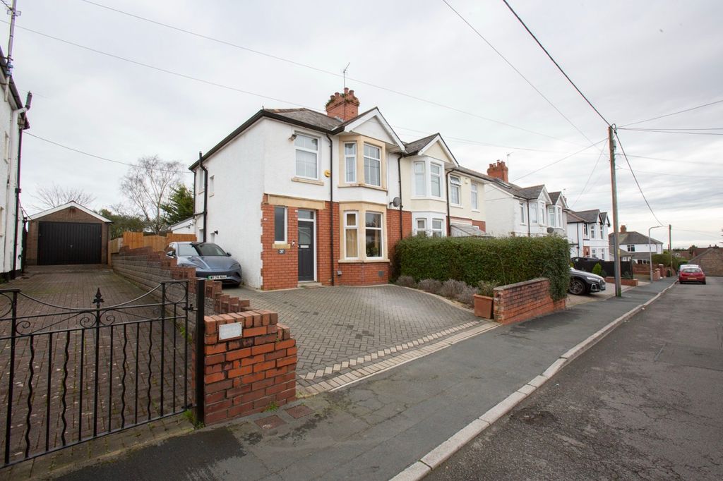 3 bed semi-detached house for saleTy'r Y Sarn Road, Rumney, Cardiff CF3