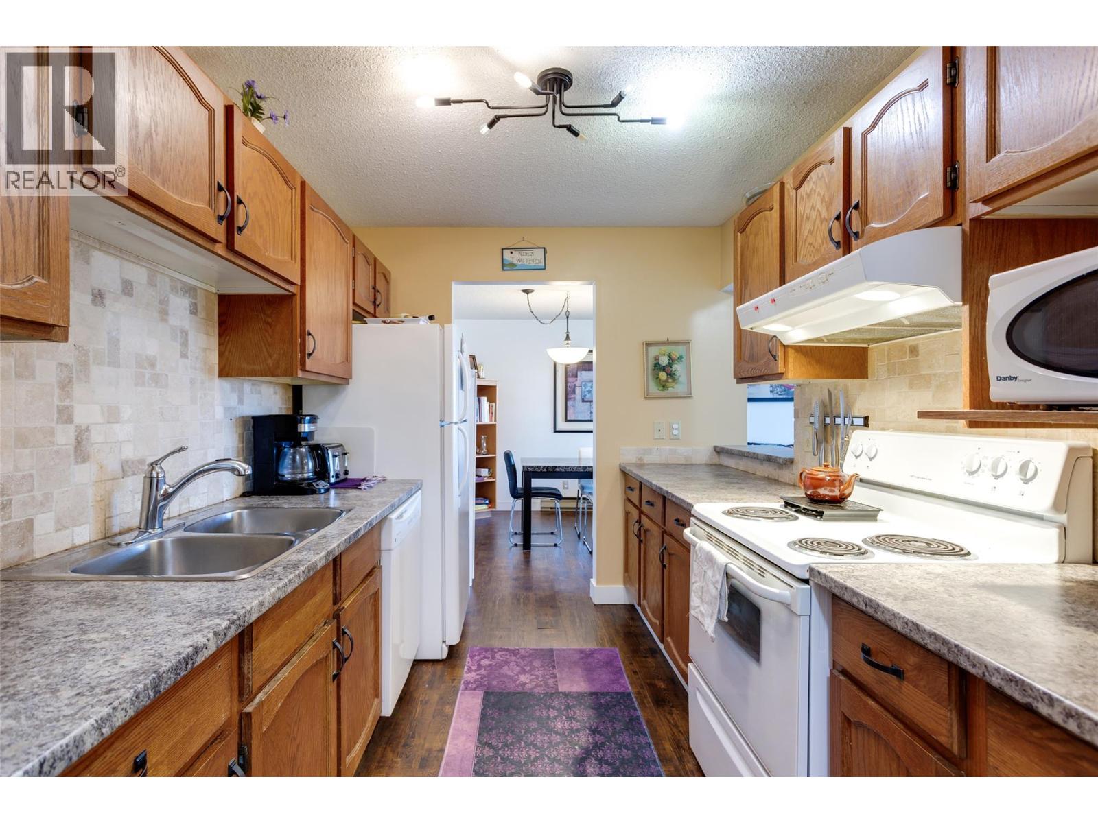 Additional image 3 of 206-1490B Gordon Drive, Kelowna, BC, V1Y3G7