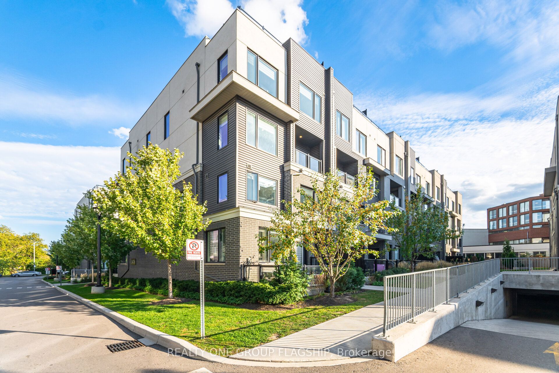 27-3476 Widdicombe Way W, Mississauga, ON, L5L 0B8