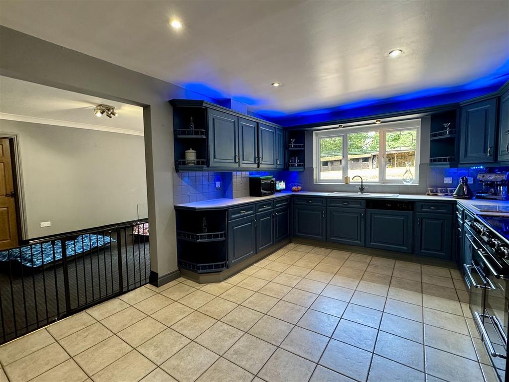 4 bed detached house for saleCoombe Lea, Catbrook, Chepstow NP16 photo 4