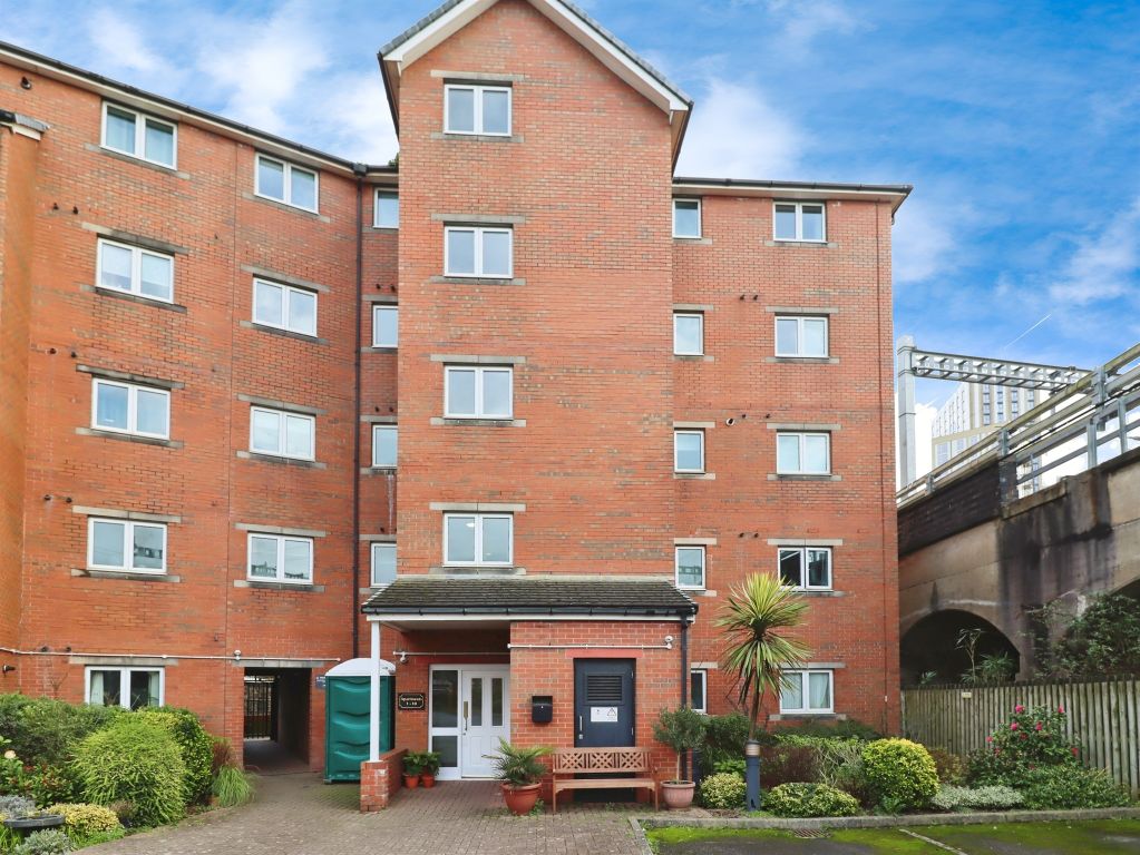 2 bed flat for saleTaffs Mead Embankment, Cardiff CF11
