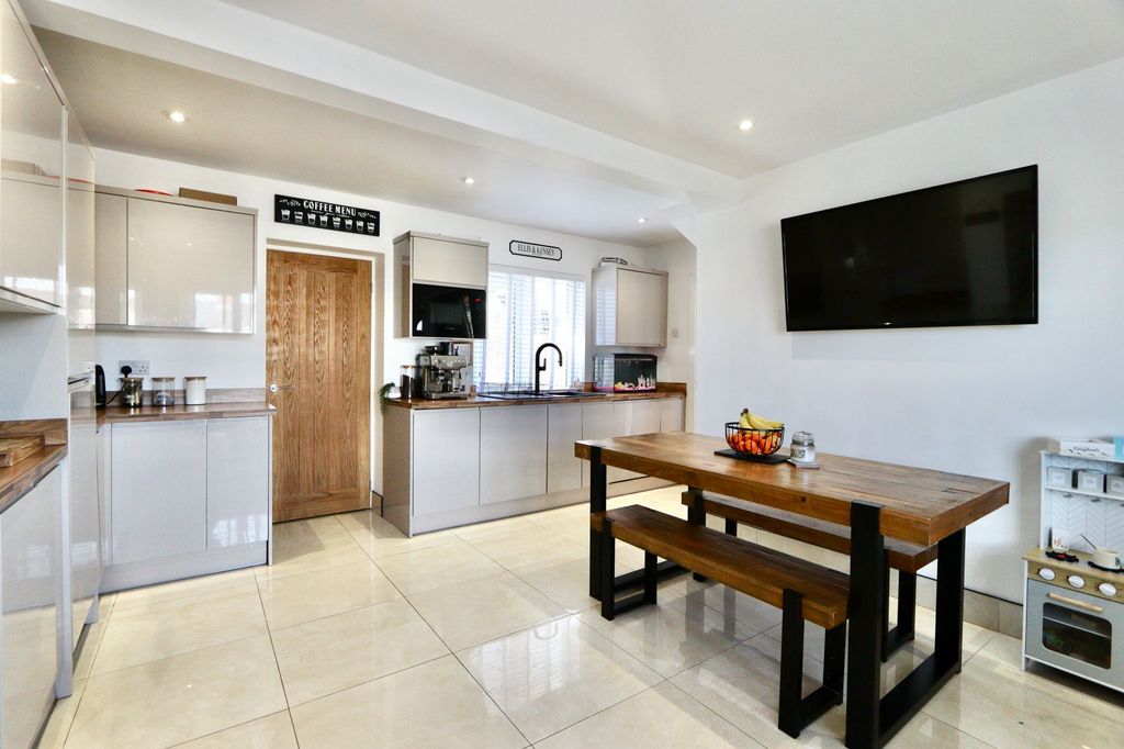 Additional image 2 of 3 bed terraced house for saleTreowen Road, Newbridge NP11