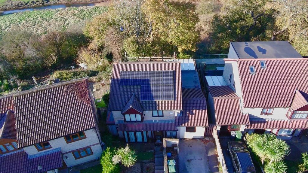 4 bed detached house for saleCastle Rise, Rumney, Cardiff CF3