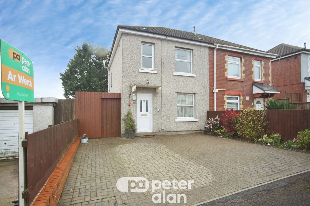 3 bed semi-detached house for saleThe Crescent, Cwmbran NP44