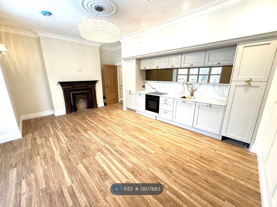 2 bed flat to rentMuseum View, Cardiff CF10 photo 3
