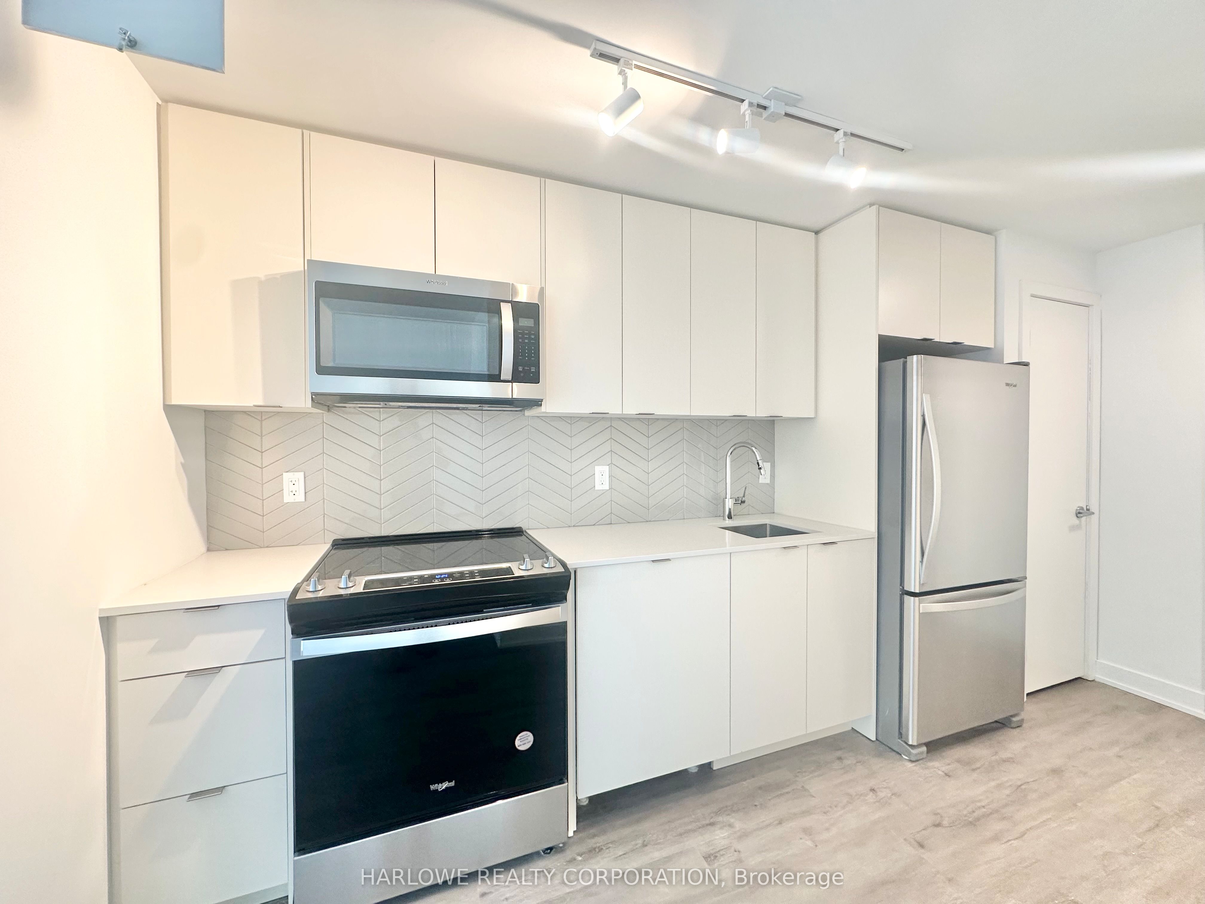 172 E-1610 Charles Street, Whitby, ON, L1N 0P5