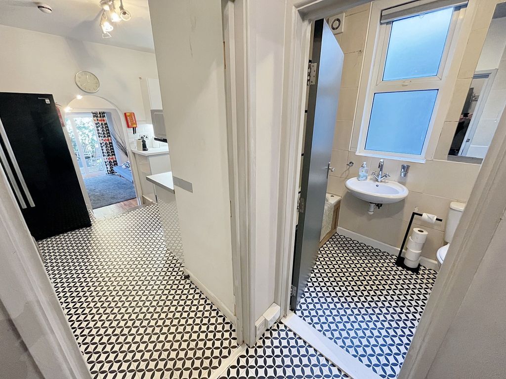 Additional image 9 of 6 bed terraced house for saleTaff Embankment, Grangetown, Cardiff CF11