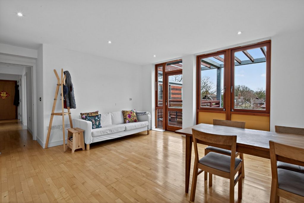 2 bed flat for saleMeadowcroft, Cambridge, Cambridgeshire CB4 photo 3