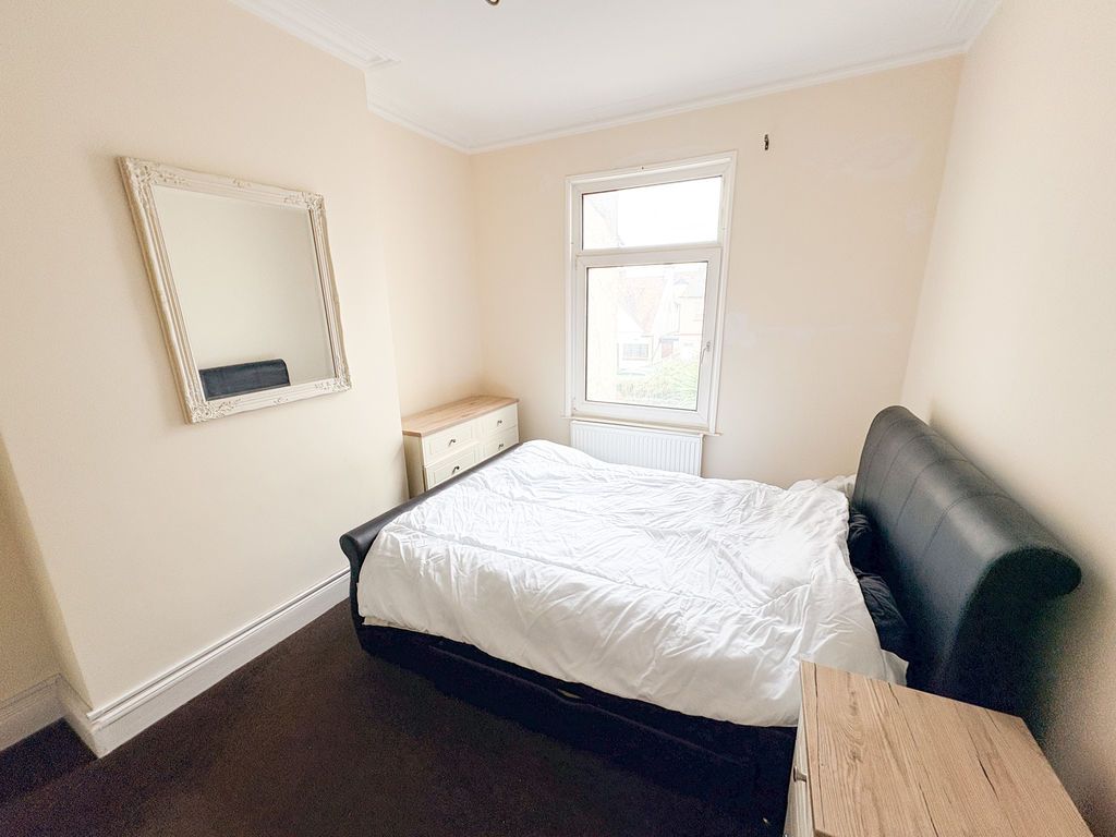 Additional image 4 of 2 bed flat for saleSouthview Drive, Westcliff-On-Sea SS0