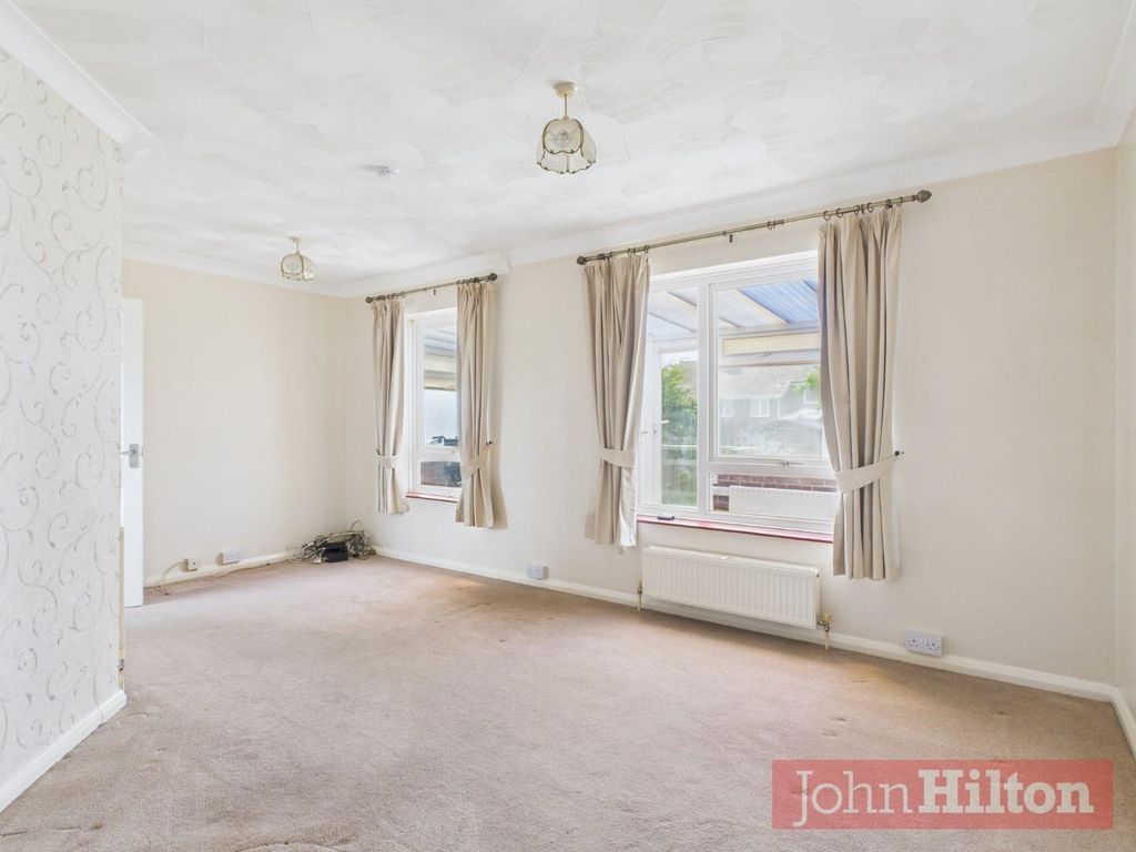 2 bed end terrace house for saleTreyford Close, Woodingdean BN2 photo 2