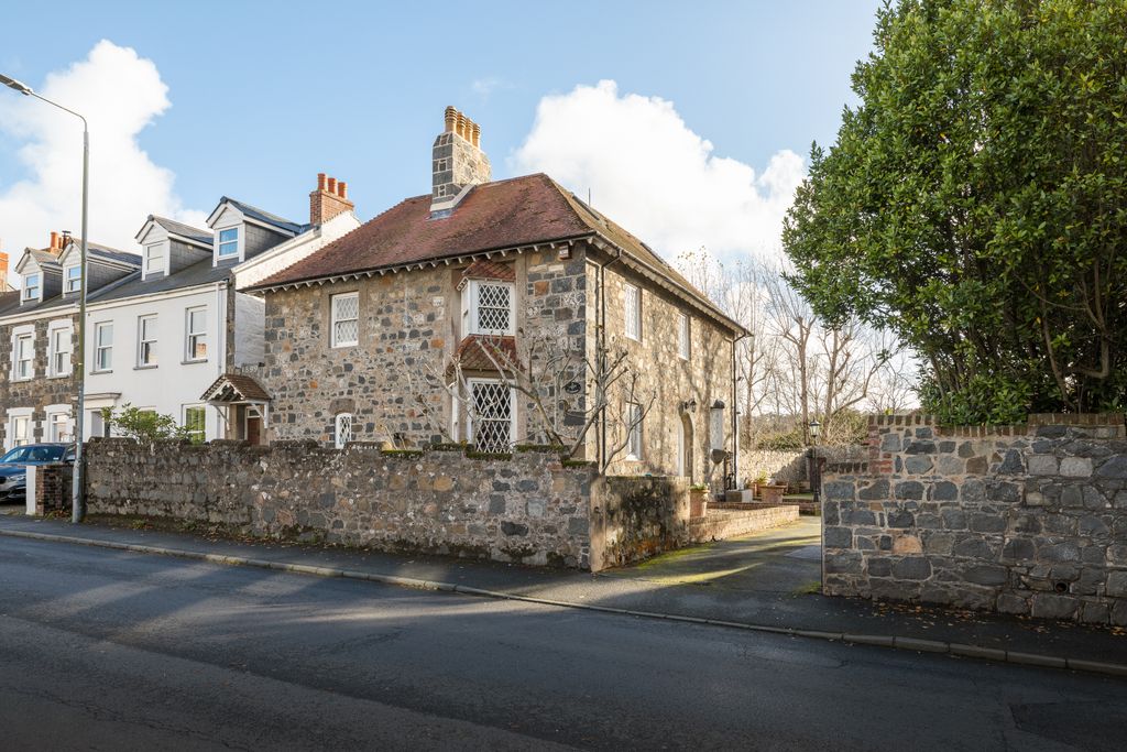 Additional image 2 of 3 bed town house for saleRohais, St. Peter Port, Guernsey GY1