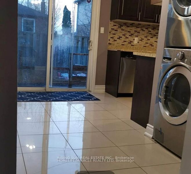 121 Mcmurchy Avenue S, Brampton, ON, L6Y 1Z1