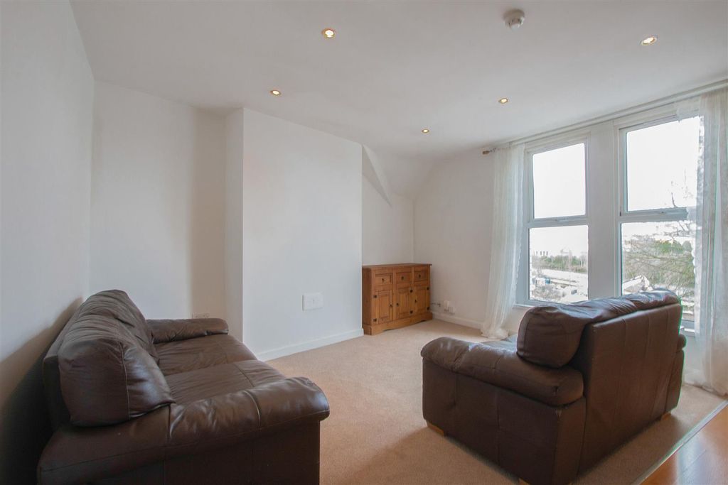 Additional image 3 of 2 bed flat for saleTaff Embankment, Grangetown, Cardiff CF11