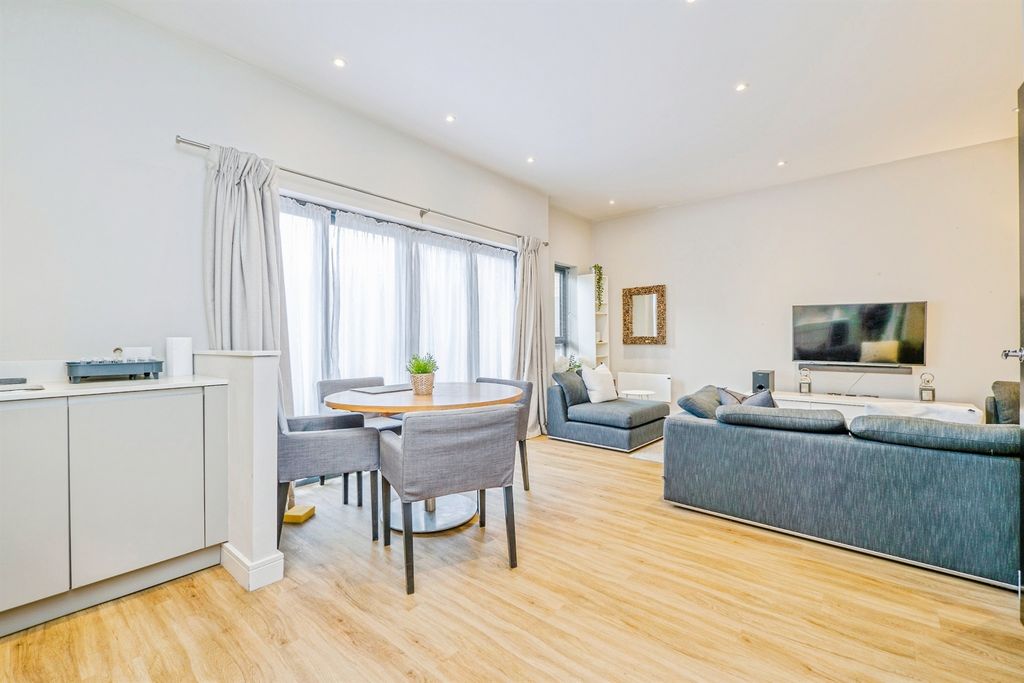 Additional image 6 of 2 bed flat for saleRomilly Crescent, Cardiff CF11